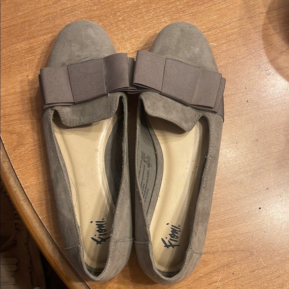 2 for 15$// Gray Suede Bow Flats